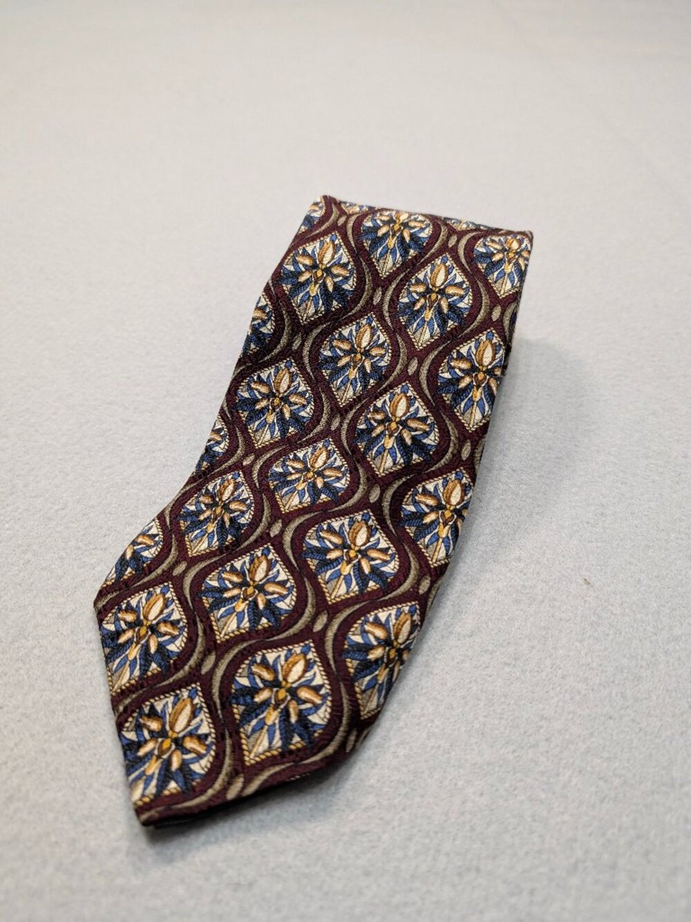 Vintage Countess Mara Silk Made USA Medallion Tie
